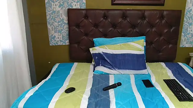 Snapshot of ExoticCandyx chatting on October 17, 8:39 am ExoticCandyx online show from October 17, 8:39 am