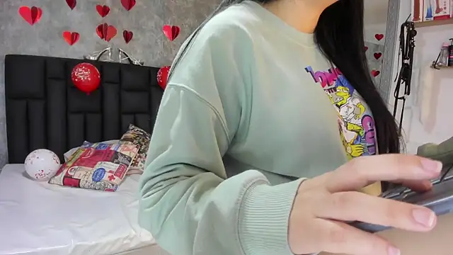 crystaldarliing online show from February 12, 1:17 pm