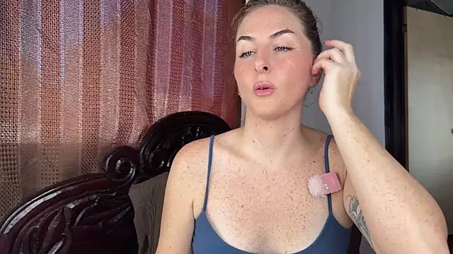 Snapshot of sexylittlefriend chatting on April 22, 3:24 pm sexylittlefriend online show from April 22, 3:24 pm