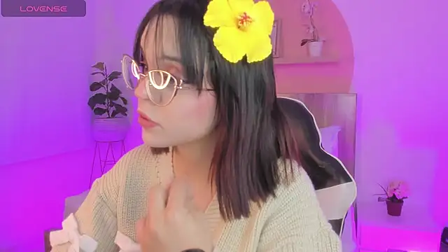 Snapshot of Clara_Luu chatting on July 7, 2:47 am Clara Luu online show from July 7, 2:47 am