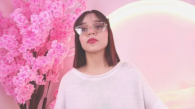 Snapshot of Clara_Luu chatting on July 24, 8:51 pm Clara Luu online show from July 24, 8:51 pm