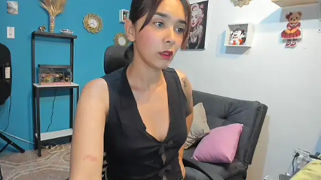 Snapshot of anastasia_tuya chatting on July 15, 9:42 pm anastasia tuya online show from July 15, 9:42 pm