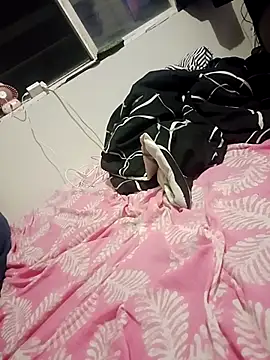 Snapshot of AtraCTiVoSiNguLaR chatting on September 22, 8:05 am AtraCTiVoSiNguLaR online show from September 22, 8:05 am