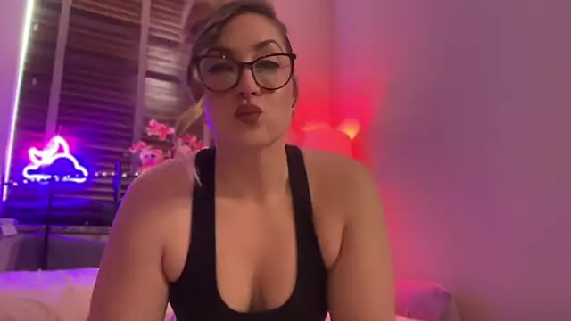 Snapshot of MistresssX chatting on June 10, 1:32 pm MistresssX online show from June 10, 1:32 pm