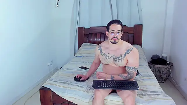 Snapshot of Hunter_Hoott chatting on June 11, 11:14 pm Hunter Hoott online show from June 11, 11:14 pm