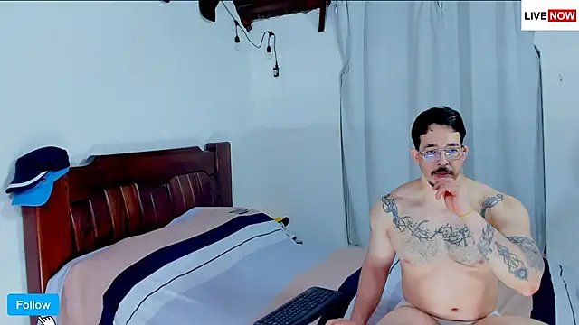 Snapshot of Hunter_Hoott chatting on July 3, 11:22 pm Hunter Hoott online show from July 3, 11:22 pm