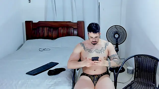 Snapshot of Hunter_Hoott chatting on July 18, 11:19 pm Hunter Hoott online show from July 18, 11:19 pm