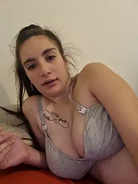 Snapshot of Michou02xXx chatting on November 23, 8:03 am Michou02xXx online show from November 23, 8:03 am