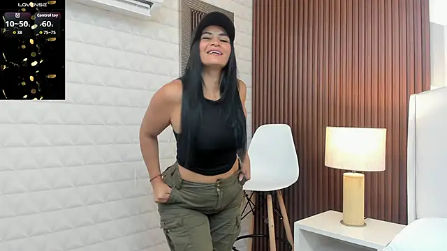 Snapshot of Mommy_Naughty chatting on May 5, 11:18 am Mommy Naughty online show from May 5, 11:18 am