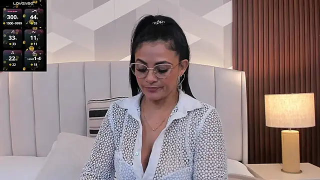 Snapshot of Mommy_Naughty chatting on May 13, 11:18 am Mommy Naughty online show from May 13, 11:18 am