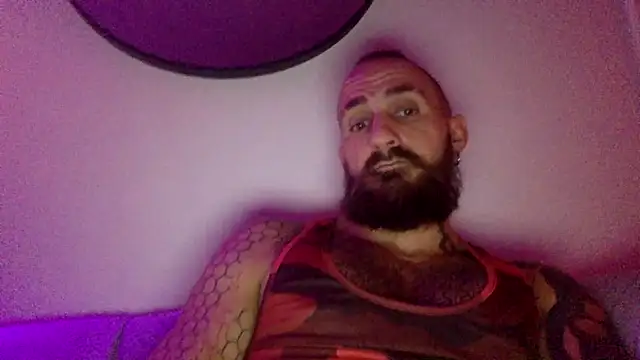 Snapshot of Bearlyfuckinglogan chatting on July 12, 3:08 am Bearlyfuckinglogan online show from July 12, 3:08 am