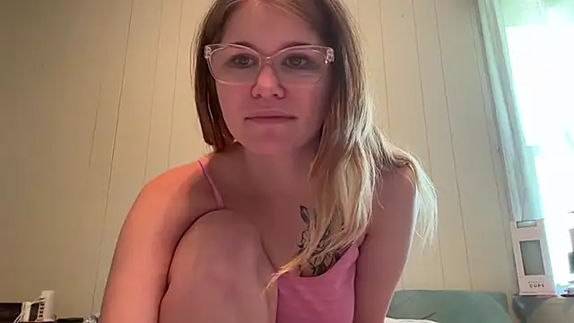 Snapshot of Riley_ray69 chatting on June 23, 2:48 pm Riley ray69 online show from June 23, 2:48 pm