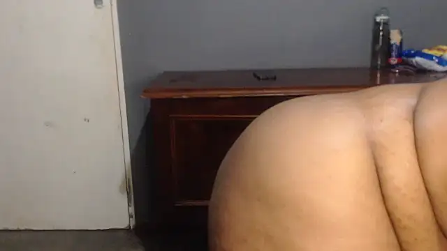 SEXYHUGEASS21 online show from December 5, 4:25 pm