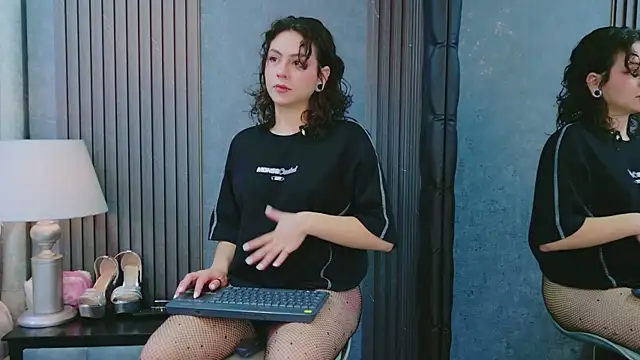 Snapshot of AtheneaCross chatting on November 29, 8:01 pm AtheneaCross online show from November 29, 8:01 pm