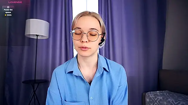 Snapshot of EdaKirkIin chatting on October 3, 6:21 am EdaKirkIin online show from October 3, 6:21 am