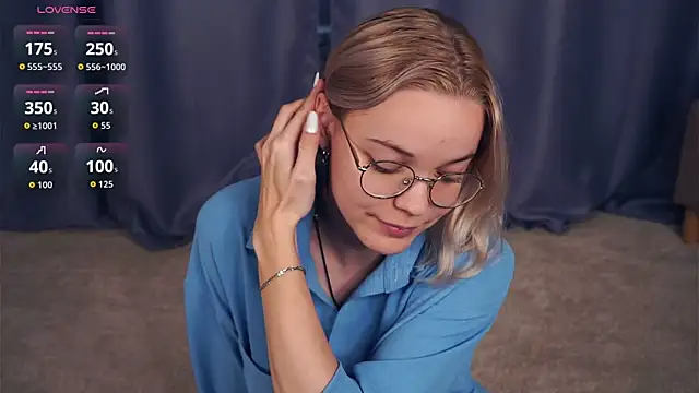 Snapshot of EdaKirkIin chatting on October 7, 6:21 am EdaKirkIin online show from October 7, 6:21 am