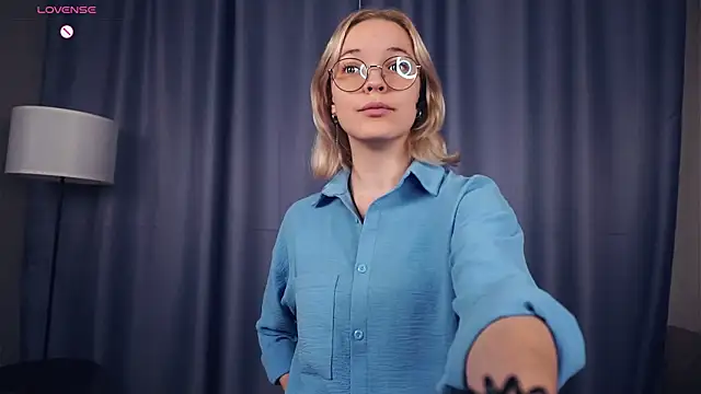 Snapshot of EdaKirkIin chatting on October 8, 6:11 am EdaKirkIin online show from October 8, 6:11 am