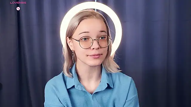 Snapshot of EdaKirkIin chatting on October 15, 6:24 am EdaKirkIin online show from October 15, 6:24 am