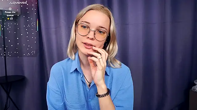 Snapshot of EdaKirkIin chatting on October 21, 6:25 am EdaKirkIin online show from October 21, 6:25 am