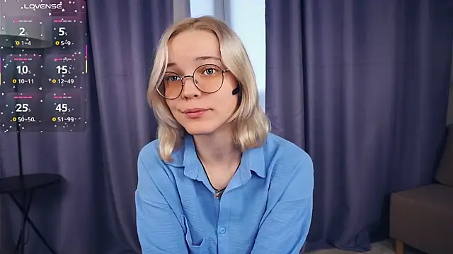 Snapshot of EdaKirkIin chatting on October 22, 5:08 am EdaKirkIin online show from October 22, 5:08 am