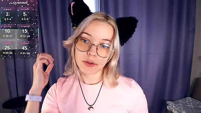 Snapshot of EdaKirkIin chatting on October 31, 5:19 am EdaKirkIin online show from October 31, 5:19 am