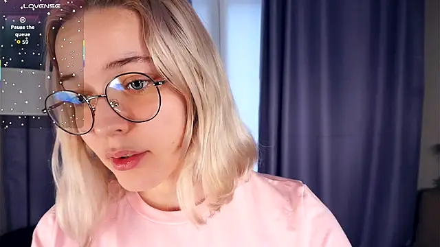 Snapshot of EdaKirkIin chatting on November 1, 5:20 am EdaKirkIin online show from November 1, 5:20 am