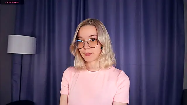 Snapshot of EdaKirkIin chatting on November 3, 5:31 am EdaKirkIin online show from November 3, 5:31 am