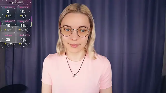 Snapshot of EdaKirkIin chatting on November 5, 5:18 am EdaKirkIin online show from November 5, 5:18 am