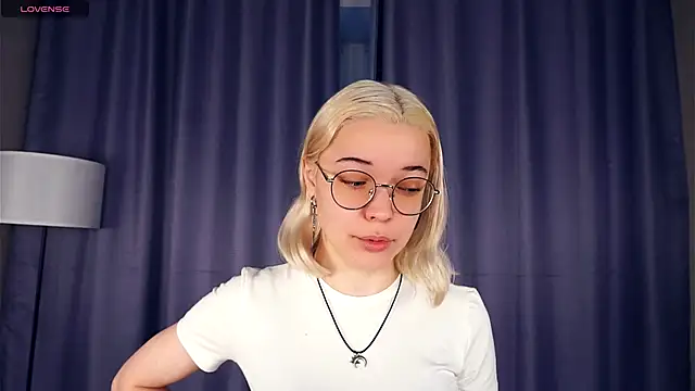 Snapshot of EdaKirkIin chatting on November 13, 5:06 am EdaKirkIin online show from November 13, 5:06 am