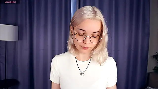 Snapshot of EdaKirkIin chatting on November 14, 5:28 am EdaKirkIin online show from November 14, 5:28 am