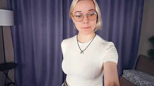 Snapshot of EdaKirkIin chatting on November 28, 5:21 am EdaKirkIin online show from November 28, 5:21 am