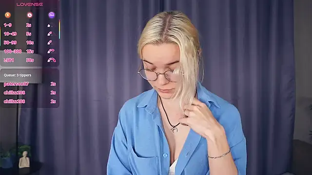 Snapshot of EdaKirkIin chatting on December 2, 5:13 am EdaKirkIin online show from December 2, 5:13 am