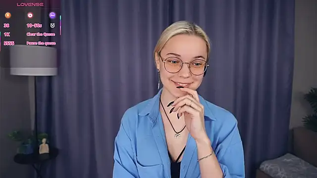 Snapshot of EdaKirkIin chatting on December 5, 6:11 am EdaKirkIin online show from December 5, 6:11 am