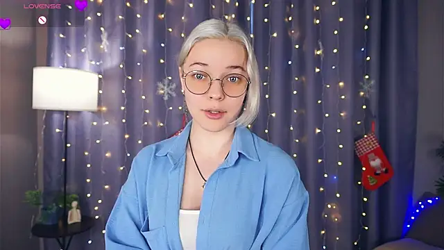 Snapshot of EdaKirkIin chatting on December 15, 6:17 am EdaKirkIin online show from December 15, 6:17 am