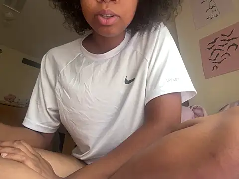 Snapshot of luvrgrllani chatting on September 9, 8:30 pm luvrgrllani online show from September 9, 8:30 pm