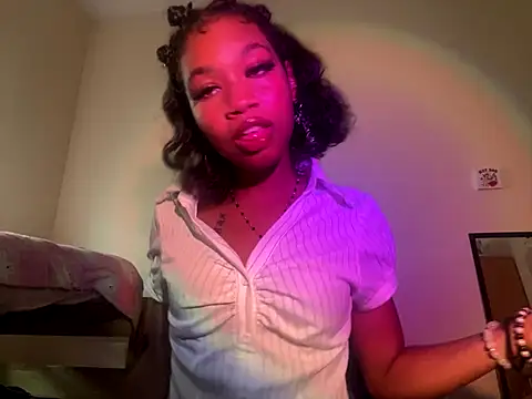 Snapshot of luvrgrllani chatting on September 17, 8:54 pm luvrgrllani online show from September 17, 8:54 pm