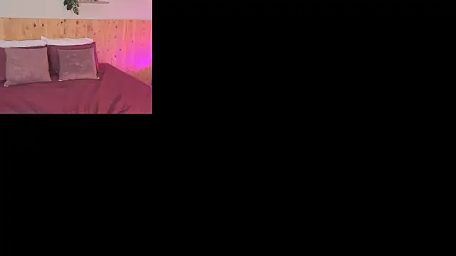 Snapshot of CloehSmiith chatting on November 11, 11:21 am CloehSmiith online show from November 11, 11:21 am