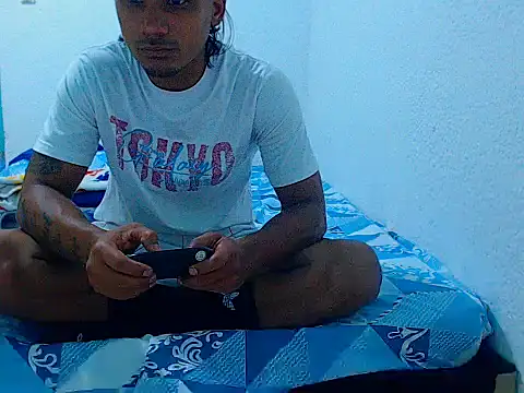 Snapshot of davidcutterr chatting on March 4, 1:11 am davidcutterr online show from March 4, 1:11 am