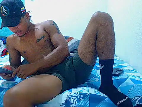 Snapshot of davidcutterr chatting on March 6, 12:07 am davidcutterr online show from March 6, 12:07 am