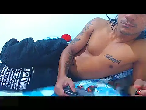 Snapshot of davidcutterr chatting on April 15, 12:56 pm davidcutterr online show from April 15, 12:56 pm