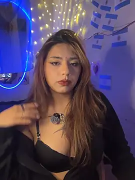 Snapshot of SoftLady_S33 chatting on June 27, 1:54 am SoftLady S33 online show from June 27, 1:54 am