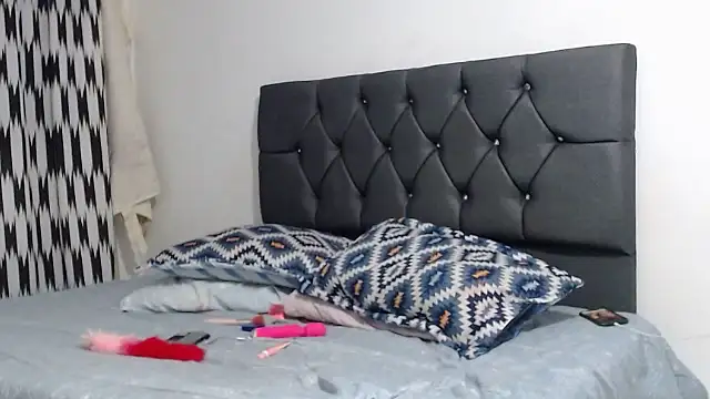 Snapshot of Angeliicaxx chatting on October 10, 12:42 am Angeliicaxx online show from October 10, 12:42 am