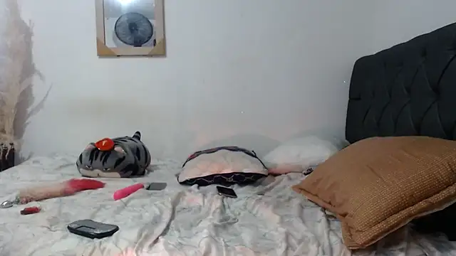 Snapshot of Angeliicaxx chatting on June 2, 2:02 am Angeliicaxx online show from June 2, 2:02 am