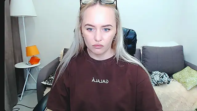 Snapshot of LiluMoon__ chatting on April 4, 3:09 pm LiluMoon online show from April 4, 3:09 pm
