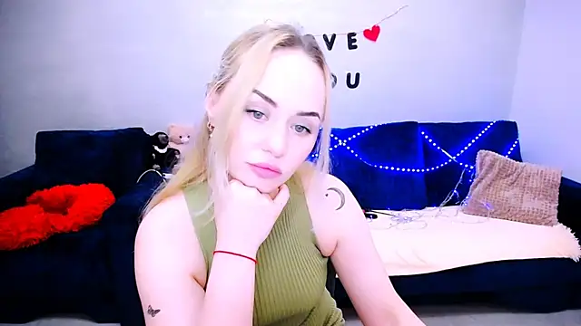 Snapshot of LiluMoon__ chatting on April 24, 4:20 pm LiluMoon online show from April 24, 4:20 pm