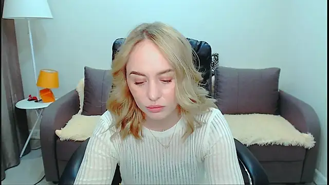 Snapshot of LiluMoon__ chatting on May 15, 4:25 pm LiluMoon online show from May 15, 4:25 pm