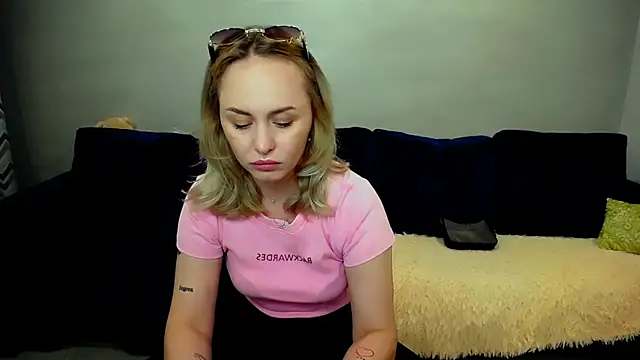 Snapshot of LiluMoon__ chatting on June 1, 4:20 pm LiluMoon online show from June 1, 4:20 pm