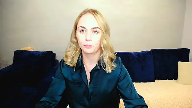 Snapshot of LiluMoon__ chatting on June 15, 4:20 pm LiluMoon online show from June 15, 4:20 pm