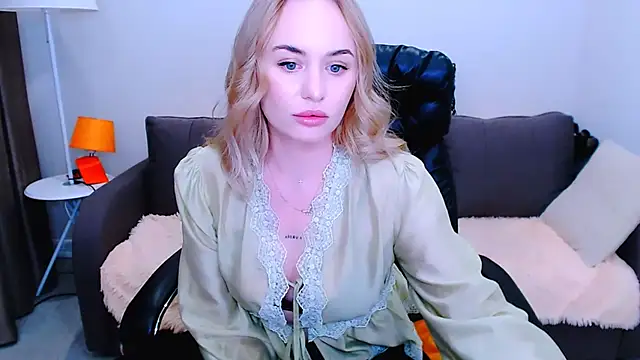 Snapshot of LiluMoon__ chatting on June 26, 11:14 am LiluMoon online show from June 26, 11:14 am
