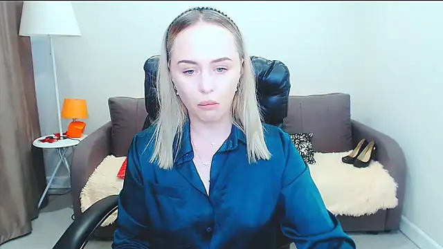 Snapshot of LiluMoon__ chatting on July 8, 4:33 pm LiluMoon online show from July 8, 4:33 pm
